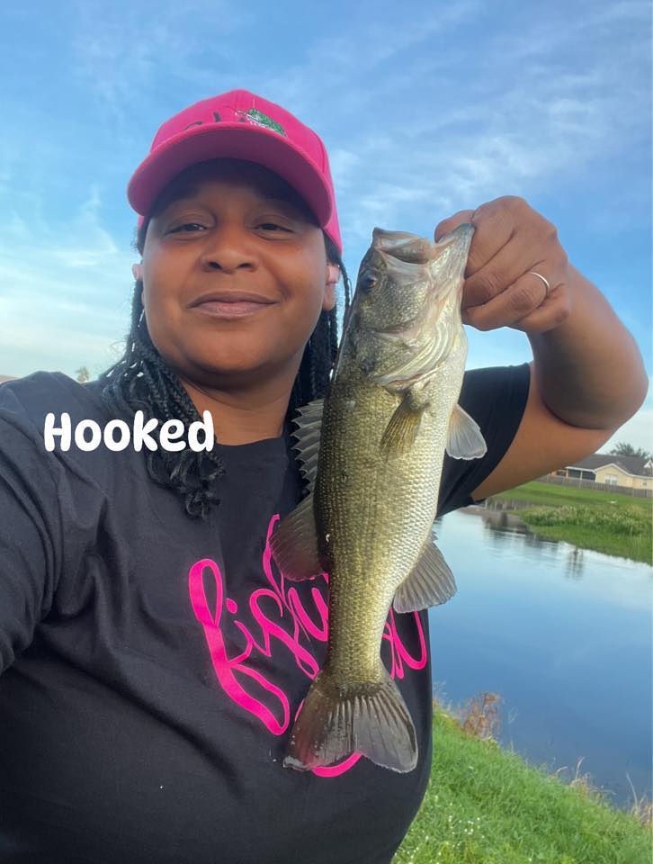 Black and Pink Fishin’ Girl T-Shirt – Women’s Fishing Shirt with Logo Front Print